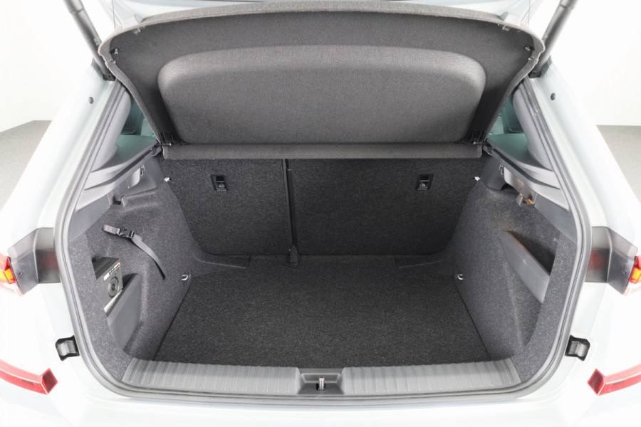 Škoda Kamiq Monte Carlo 1.0 TSI 115 pk 6 versn. Hand | Led Matrix | Winter pakket | Panoramadak | Achteruitrijcamera