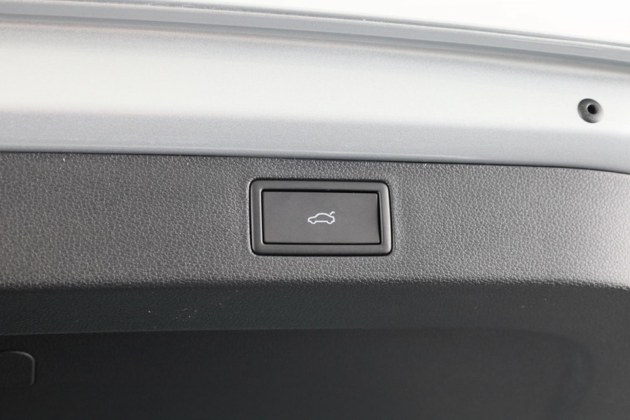 Škoda Kamiq Monte Carlo 1.0 TSI 115 pk 6 versn. Hand | Led Matrix | Winter pakket | Panoramadak | Achteruitrijcamera