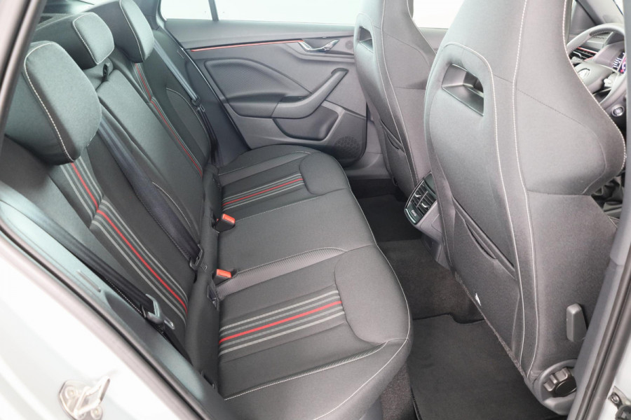 Škoda Kamiq Monte Carlo 1.0 TSI 115 pk 6 versn. Hand | Led Matrix | Winter pakket | Panoramadak | Achteruitrijcamera