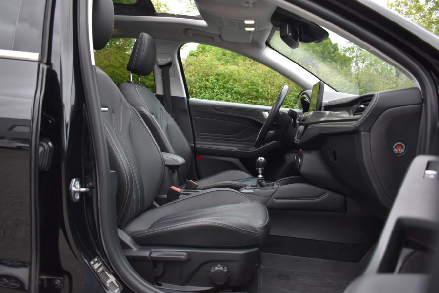 Ford Focus 1.5 EcoBoost ST Line Business Vignale Pano HUD Lane Stuurvw. Camera