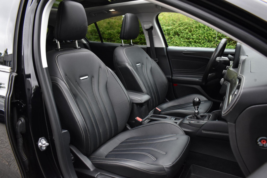 Ford Focus 1.5 EcoBoost ST Line Business Vignale Pano HUD Lane Stuurvw. Camera