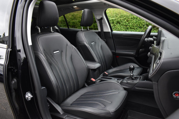 Ford Focus 1.5 EcoBoost ST Line Business Vignale Pano HUD Lane Stuurvw. Camera
