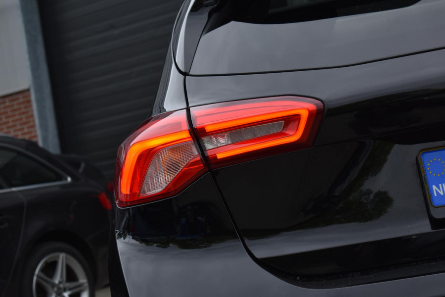 Ford Focus 1.5 EcoBoost ST Line Business Vignale Pano HUD Lane Stuurvw. Camera