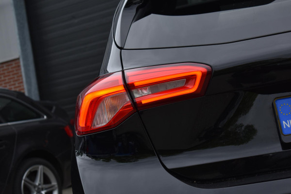 Ford Focus 1.5 EcoBoost ST Line Business Vignale Pano HUD Lane Stuurvw. Camera