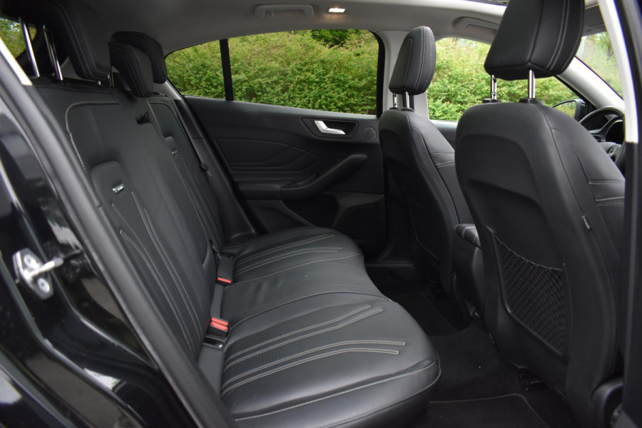 Ford Focus 1.5 EcoBoost ST Line Business Vignale Pano HUD Lane Stuurvw. Camera