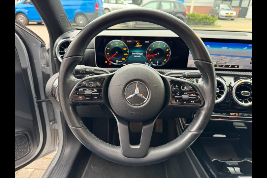 Mercedes-Benz A-Klasse A200 LED Pano Widescreen Camera Navi