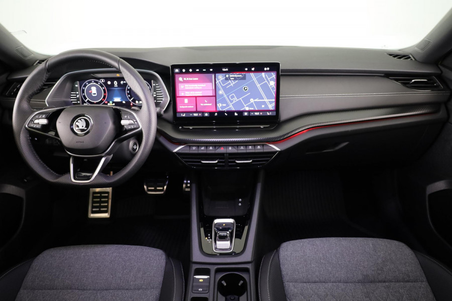 Škoda Octavia Combi 1.5 TSI MHEV Sportline Business Led Matrix | 19 inch | Black pakket | Panoramadak | Elek. stoel | Stoelverwarming voor + achter | Travel Assist | Adaptive Cruise