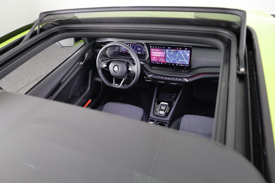 Škoda Octavia Combi 1.5 TSI MHEV Sportline Business Led Matrix | 19 inch | Black pakket | Panoramadak | Elek. stoel | Stoelverwarming voor + achter | Travel Assist | Adaptive Cruise