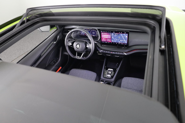 Škoda Octavia Combi 1.5 TSI MHEV Sportline Business Led Matrix | 19 inch | Black pakket | Panoramadak | Elek. stoel | Stoelverwarming voor + achter | Travel Assist | Adaptive Cruise