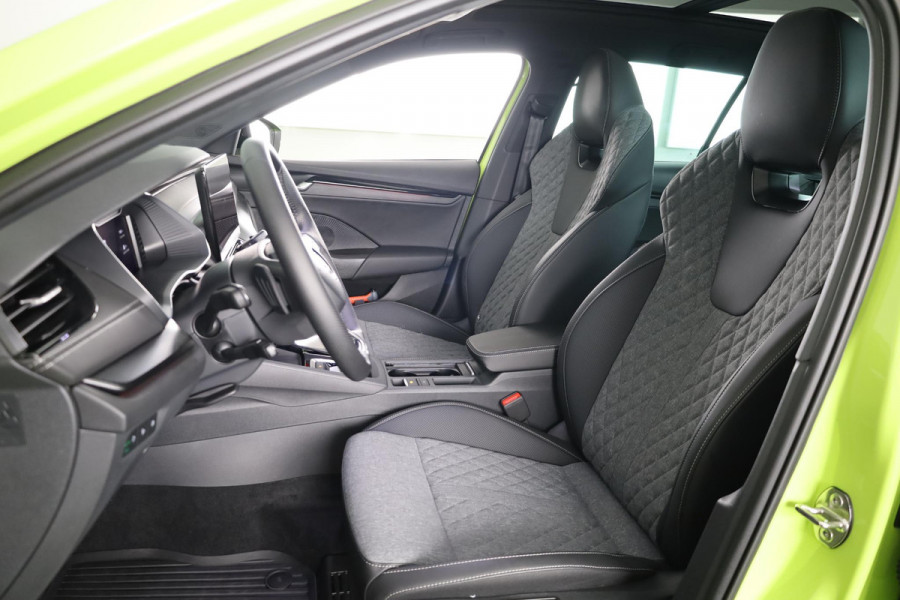 Škoda Octavia Combi 1.5 TSI MHEV Sportline Business Led Matrix | 19 inch | Black pakket | Panoramadak | Elek. stoel | Stoelverwarming voor + achter | Travel Assist | Adaptive Cruise