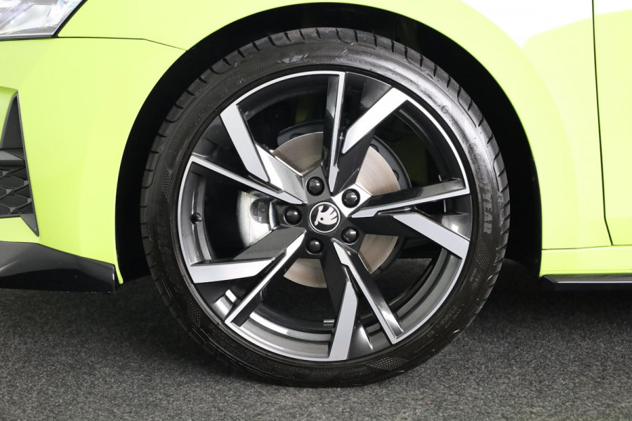 Škoda Octavia Combi 1.5 TSI MHEV Sportline Business Led Matrix | 19 inch | Black pakket | Panoramadak | Elek. stoel | Stoelverwarming voor + achter | Travel Assist | Adaptive Cruise