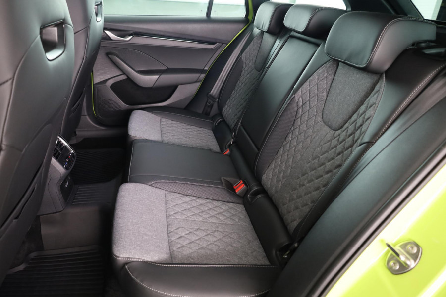 Škoda Octavia Combi 1.5 TSI MHEV Sportline Business Led Matrix | 19 inch | Black pakket | Panoramadak | Elek. stoel | Stoelverwarming voor + achter | Travel Assist | Adaptive Cruise