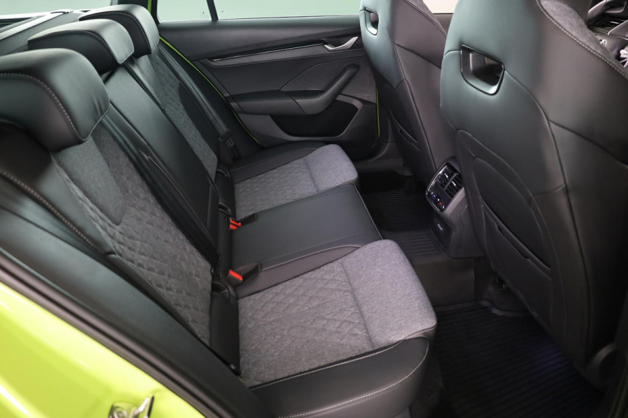 Škoda Octavia Combi 1.5 TSI MHEV Sportline Business Led Matrix | 19 inch | Black pakket | Panoramadak | Elek. stoel | Stoelverwarming voor + achter | Travel Assist | Adaptive Cruise