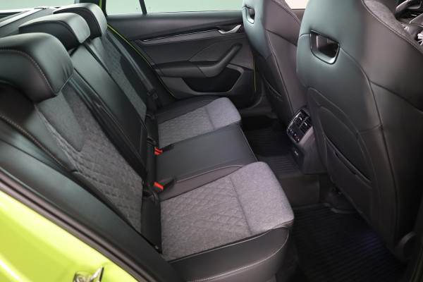 Škoda Octavia Combi 1.5 TSI MHEV Sportline Business Led Matrix | 19 inch | Black pakket | Panoramadak | Elek. stoel | Stoelverwarming voor + achter | Travel Assist | Adaptive Cruise