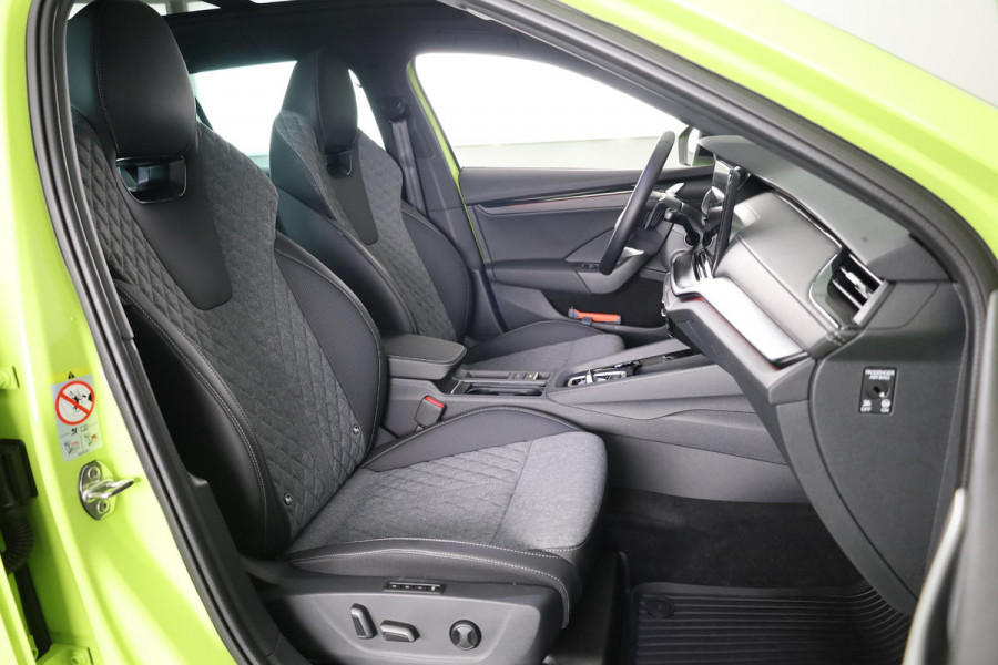 Škoda Octavia Combi 1.5 TSI MHEV Sportline Business Led Matrix | 19 inch | Black pakket | Panoramadak | Elek. stoel | Stoelverwarming voor + achter | Travel Assist | Adaptive Cruise