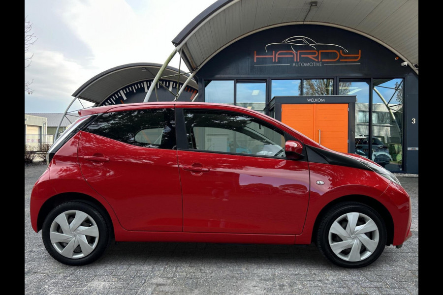 Toyota Aygo 1.0 VVT-i X-PLAY NAVI CAMERA SCHERM NL-AUTO