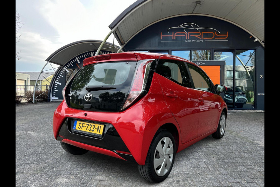 Toyota Aygo 1.0 VVT-i X-PLAY NAVI CAMERA SCHERM NL-AUTO