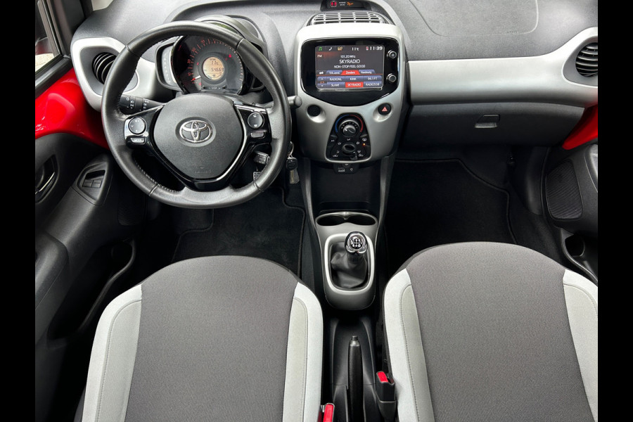 Toyota Aygo 1.0 VVT-i X-PLAY NAVI CAMERA SCHERM NL-AUTO