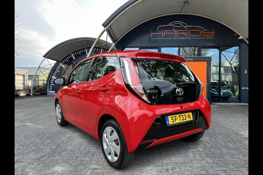 Toyota Aygo 1.0 VVT-i X-PLAY NAVI CAMERA SCHERM NL-AUTO