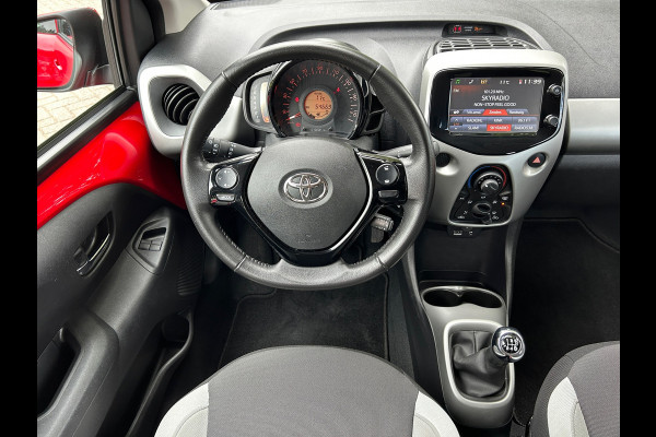 Toyota Aygo 1.0 VVT-i X-PLAY NAVI CAMERA SCHERM NL-AUTO