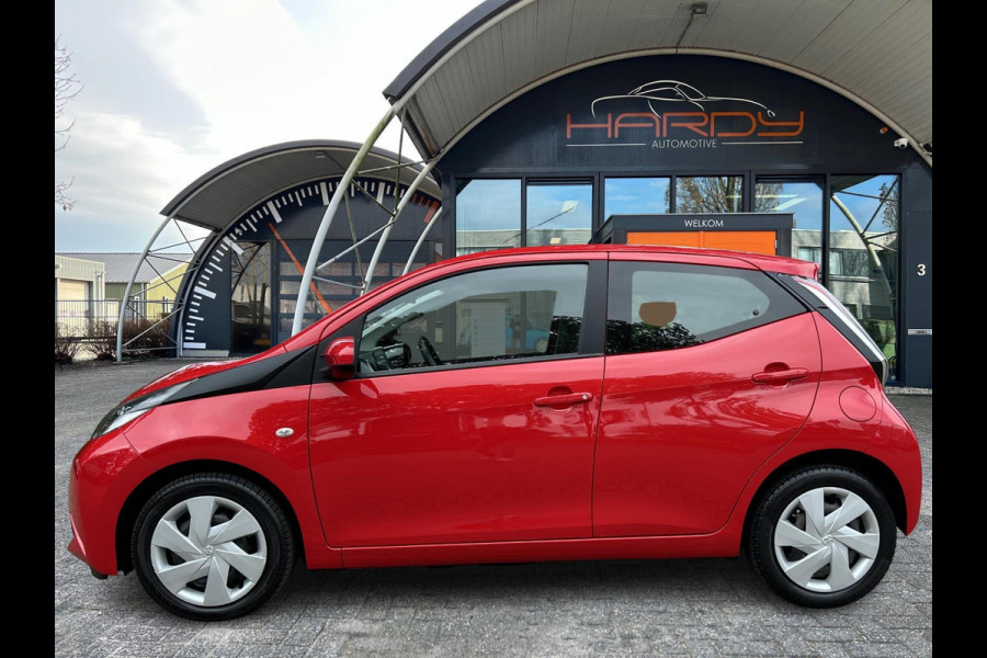 Toyota Aygo 1.0 VVT-i X-PLAY NAVI CAMERA SCHERM NL-AUTO