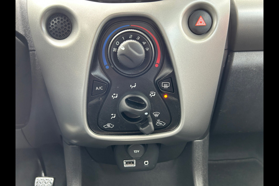 Toyota Aygo 1.0 VVT-i X-PLAY NAVI CAMERA SCHERM NL-AUTO
