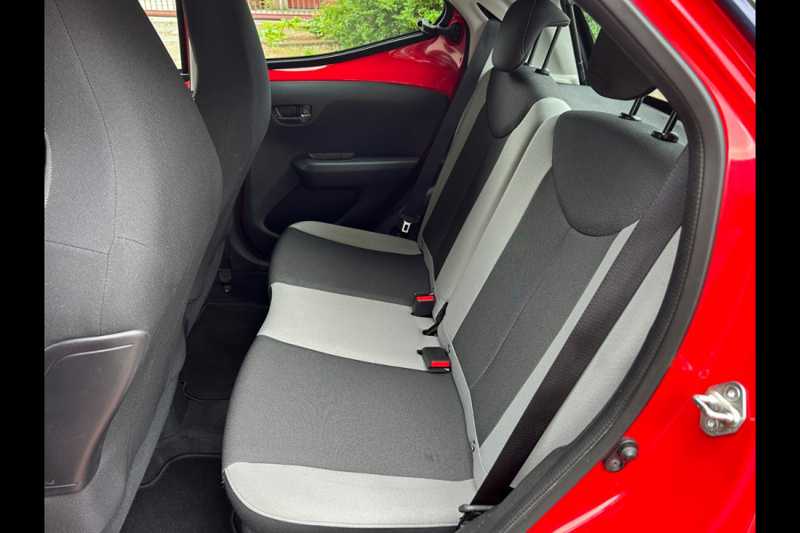 Toyota Aygo 1.0 VVT-i X-PLAY NAVI CAMERA SCHERM NL-AUTO