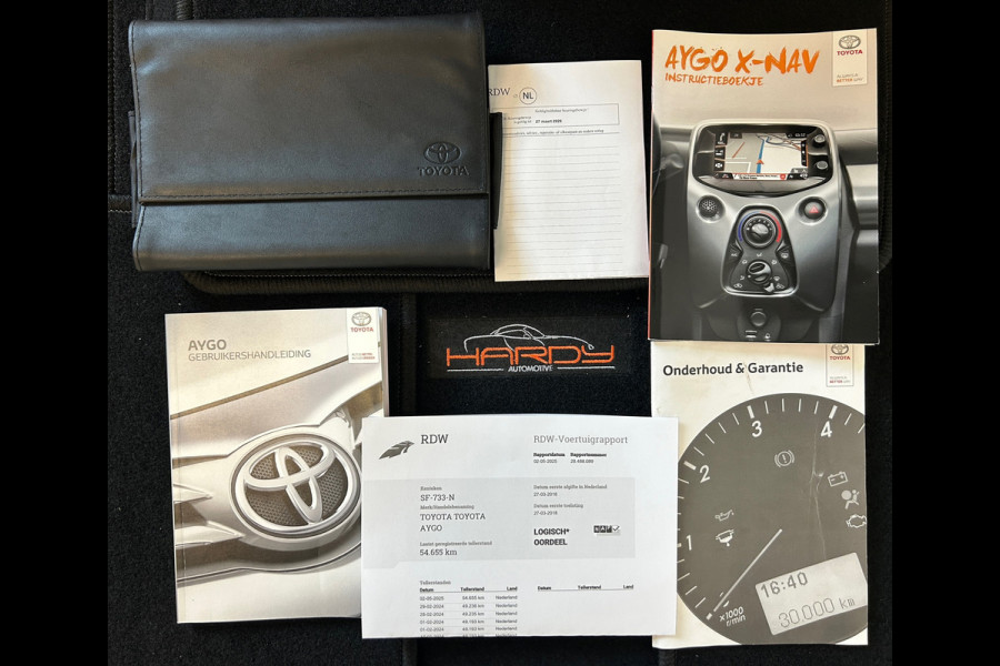 Toyota Aygo 1.0 VVT-i X-PLAY NAVI CAMERA SCHERM NL-AUTO