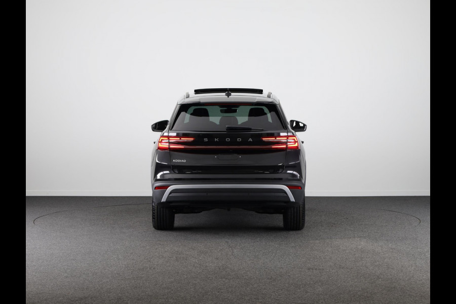 Škoda Kodiaq 1.5 TSI m-HEV Business Edition 7p. | 7 Persoons | Panoramadak | Leder zwart | Trekhaak wegklapbaar | Light & view pakket | Winter pakket | Head-up | Verwarmbare voorruit | Comfort pakket plus | 19 inch lichtmetalen velgen