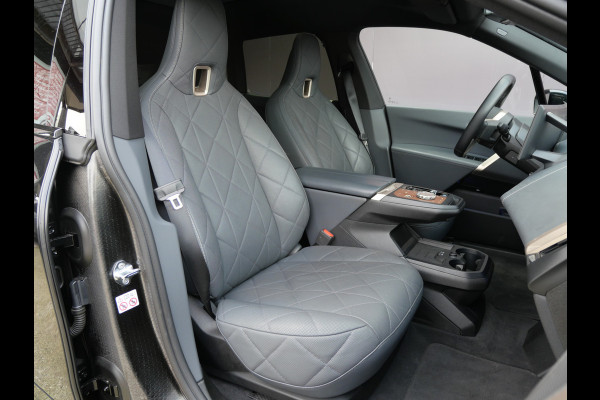 BMW iX xDrive50 BUSINESS ED. PLUS | 112 kWh | PANORAMA | CRYSTAL | TREKHAAK | LUCHTVERING | 1e EIG!!