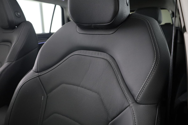 Škoda Kodiaq 1.5 TSI m-HEV Business Edition 7p. | 7 Persoons | Panoramadak | Leder zwart | Trekhaak wegklapbaar | Light & view pakket | Winter pakket | Head-up | Verwarmbare voorruit | Comfort pakket plus | 19 inch lichtmetalen velgen