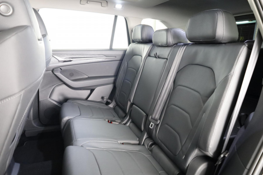 Škoda Kodiaq 1.5 TSI m-HEV Business Edition 7p. | 7 Persoons | Panoramadak | Leder zwart | Trekhaak wegklapbaar | Light & view pakket | Winter pakket | Head-up | Verwarmbare voorruit | Comfort pakket plus | 19 inch lichtmetalen velgen