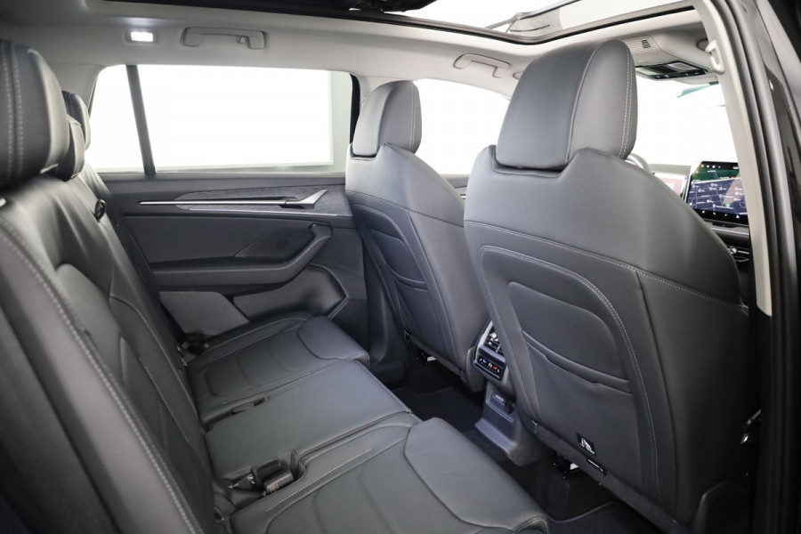 Škoda Kodiaq 1.5 TSI m-HEV Business Edition 7p. | 7 Persoons | Panoramadak | Leder zwart | Trekhaak wegklapbaar | Light & view pakket | Winter pakket | Head-up | Verwarmbare voorruit | Comfort pakket plus | 19 inch lichtmetalen velgen