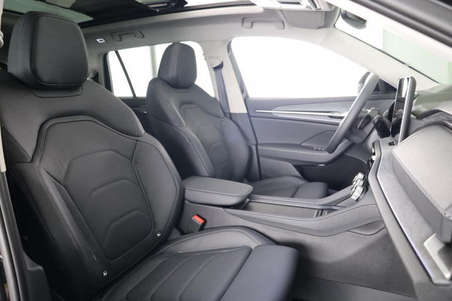 Škoda Kodiaq 1.5 TSI m-HEV Business Edition 7p. | 7 Persoons | Panoramadak | Leder zwart | Trekhaak wegklapbaar | Light & view pakket | Winter pakket | Head-up | Verwarmbare voorruit | Comfort pakket plus | 19 inch lichtmetalen velgen
