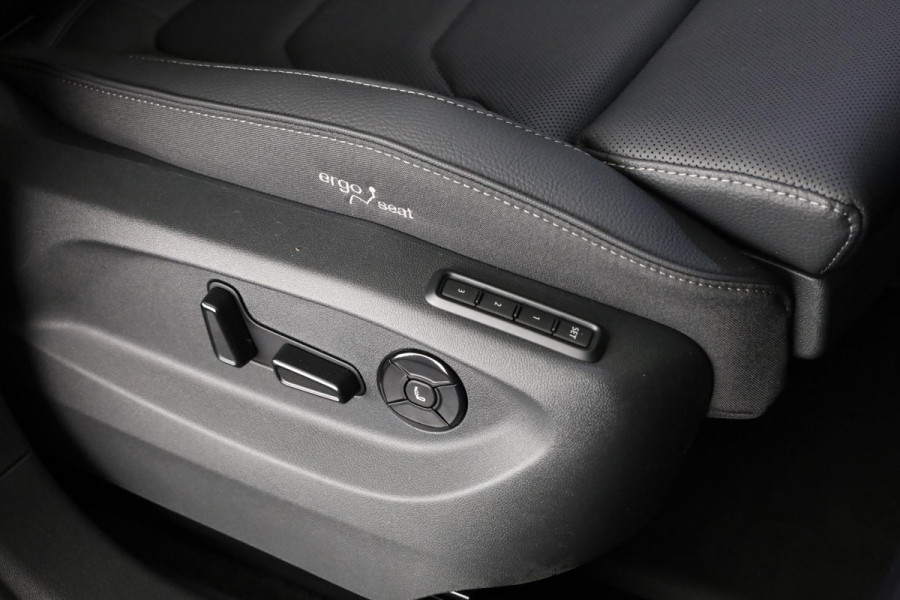 Škoda Kodiaq 1.5 TSI m-HEV Business Edition 7p. | 7 Persoons | Panoramadak | Leder zwart | Trekhaak wegklapbaar | Light & view pakket | Winter pakket | Head-up | Verwarmbare voorruit | Comfort pakket plus | 19 inch lichtmetalen velgen