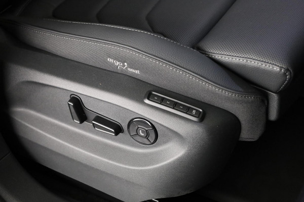 Škoda Kodiaq 1.5 TSI m-HEV Business Edition 7p. | 7 Persoons | Panoramadak | Leder zwart | Trekhaak wegklapbaar | Light & view pakket | Winter pakket | Head-up | Verwarmbare voorruit | Comfort pakket plus | 19 inch lichtmetalen velgen