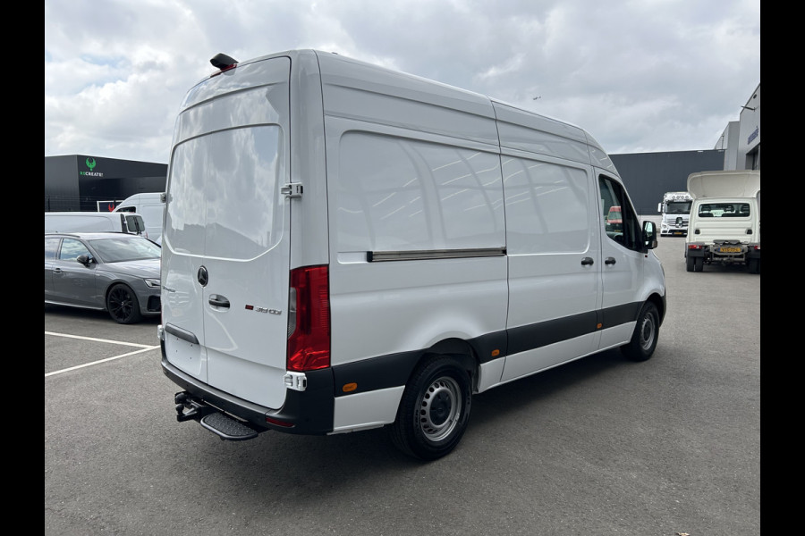 Mercedes-Benz Sprinter 319 CDI L2 H2 3.0 V6 / 3500KG Trekhaak / 360 Camera / MBUX / Navigatie / Cruise control / Airco / 270 Graden achterdeuren