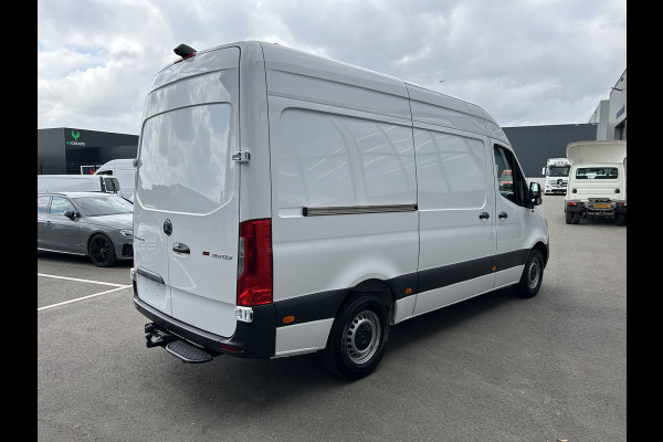 Mercedes-Benz Sprinter 319 CDI L2 H2 3.0 V6 / 3500KG Trekhaak / 360 Camera / MBUX / Navigatie / Cruise control / Airco / 270 Graden achterdeuren
