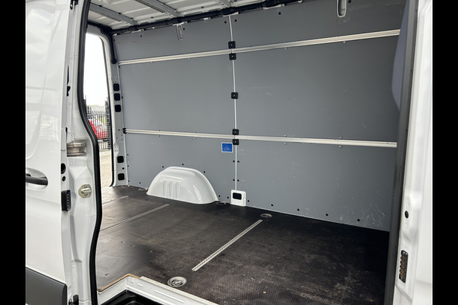 Mercedes-Benz Sprinter 319 CDI L2 H2 3.0 V6 / 3500KG Trekhaak / 360 Camera / MBUX / Navigatie / Cruise control / Airco / 270 Graden achterdeuren