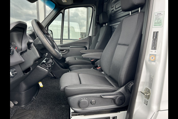 Mercedes-Benz Sprinter 319 CDI L2 H2 3.0 V6 / 3500KG Trekhaak / 360 Camera / MBUX / Navigatie / Cruise control / Airco / 270 Graden achterdeuren