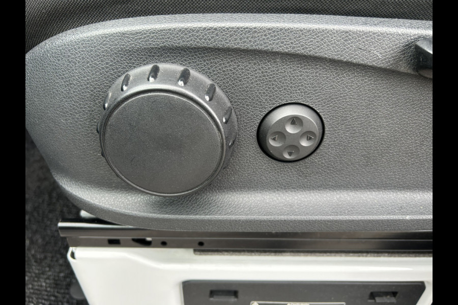 Mercedes-Benz Sprinter 319 CDI L2 H2 3.0 V6 / 3500KG Trekhaak / 360 Camera / MBUX / Navigatie / Cruise control / Airco / 270 Graden achterdeuren