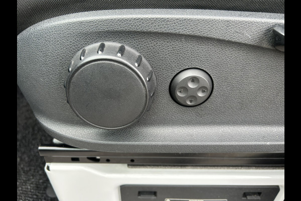 Mercedes-Benz Sprinter 319 CDI L2 H2 3.0 V6 / 3500KG Trekhaak / 360 Camera / MBUX / Navigatie / Cruise control / Airco / 270 Graden achterdeuren