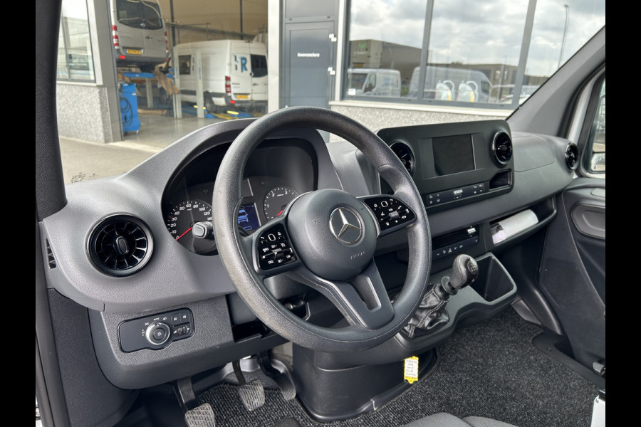 Mercedes-Benz Sprinter 319 CDI L2 H2 3.0 V6 / 3500KG Trekhaak / 360 Camera / MBUX / Navigatie / Cruise control / Airco / 270 Graden achterdeuren