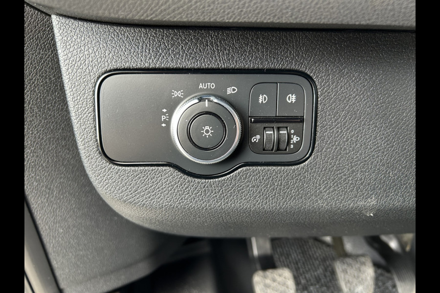 Mercedes-Benz Sprinter 319 CDI L2 H2 3.0 V6 / 3500KG Trekhaak / 360 Camera / MBUX / Navigatie / Cruise control / Airco / 270 Graden achterdeuren