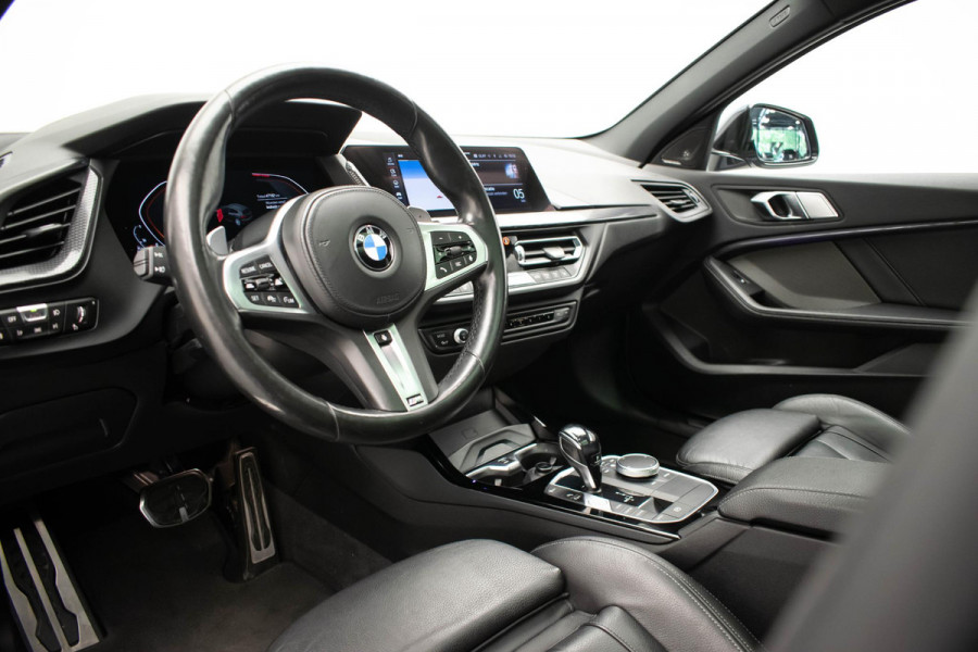 BMW 1-serie 120d xDrive High Executive Edition |Pano|Kuipstoel|HUD|Virtual|H&K|