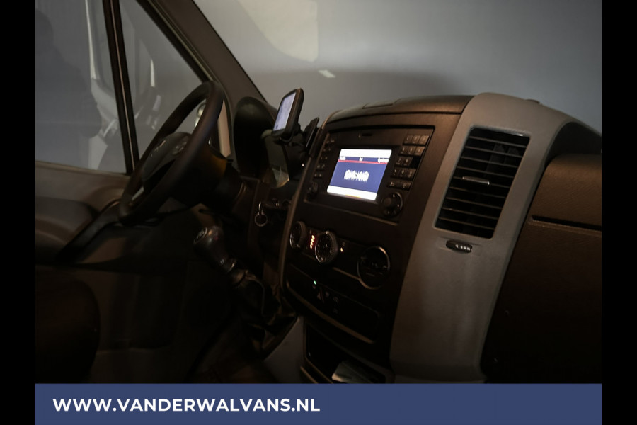 Mercedes-Benz Sprinter 316 CDI 164pk L2H2 Euro6 Airco | Omvormer | Camera | 2800kg Trekhaak Cruisecontrol, Chauffeursstoel