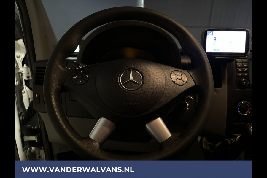 Mercedes-Benz Sprinter 316 CDI 164pk L2H2 Euro6 Airco | Omvormer | Camera | 2800kg Trekhaak Cruisecontrol, Chauffeursstoel