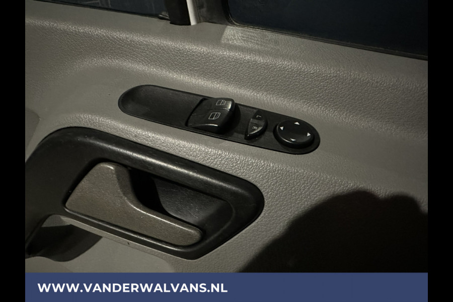 Mercedes-Benz Sprinter 316 CDI 164pk L2H2 Euro6 Airco | Omvormer | Camera | 2800kg Trekhaak Cruisecontrol, Chauffeursstoel