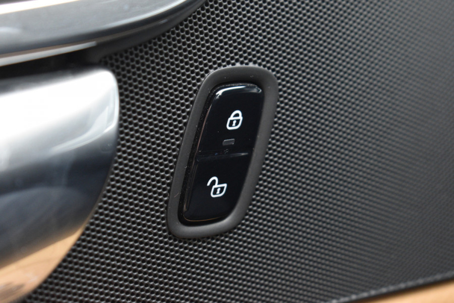 Volvo V90 T5 Automaat Momentum | Trekhaak | Blis | Keyless | Dealer onderhouden | Stoelverwarming |