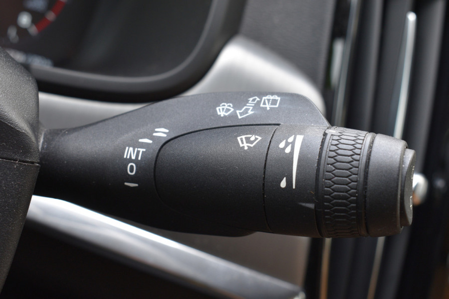 Volvo V90 T5 Automaat Momentum | Trekhaak | Blis | Keyless | Dealer onderhouden | Stoelverwarming |